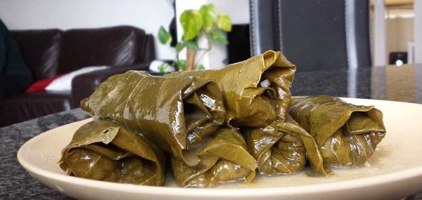 Dolmades – feuilles de vigne farcies (sans viande)