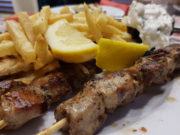 Souvlakia kalamaki – brochettes de viande en morceaux