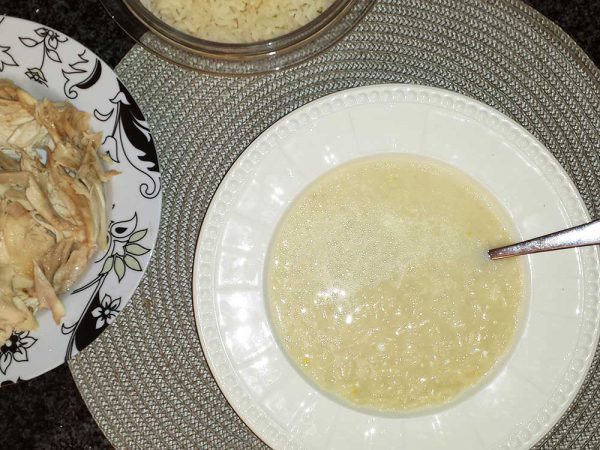 Kotopoulo avgolemono soupa – soupe poulet et citron